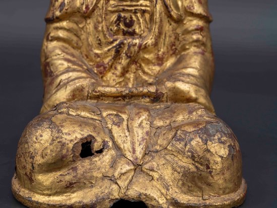 Guanyin in bronzo laccato in oro, XVIII secolo