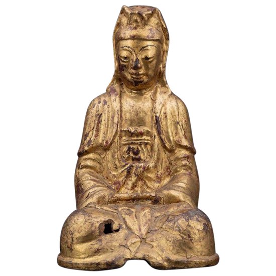 Guanyin in bronzo laccato in oro, XVIII secolo