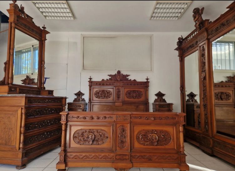 Ensemble de chambre à coucher italien ancien de la Renaissance