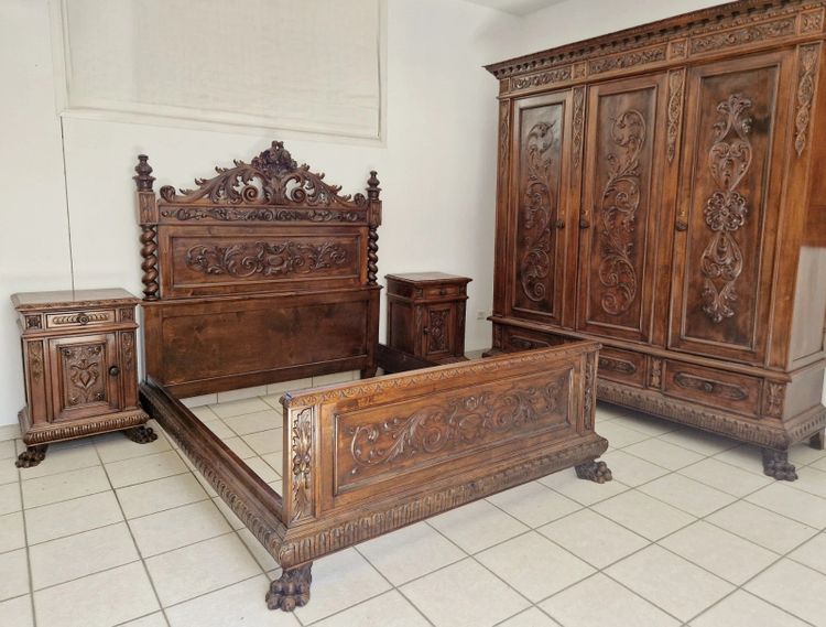 Ancien ensemble de chambre à coucher italien Reniassance en noyer