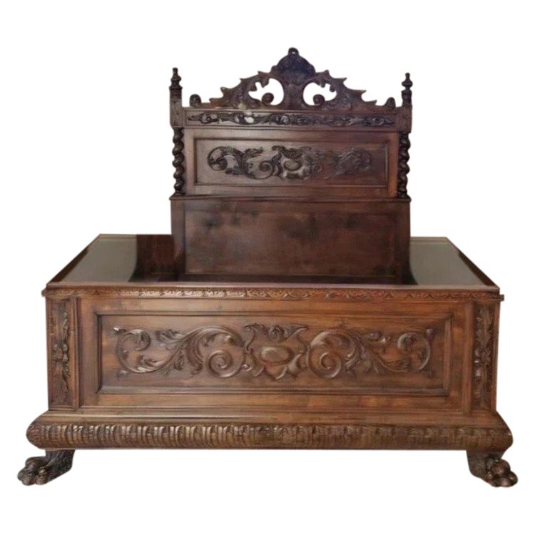 Ancien ensemble de chambre à coucher italien Reniassance en noyer