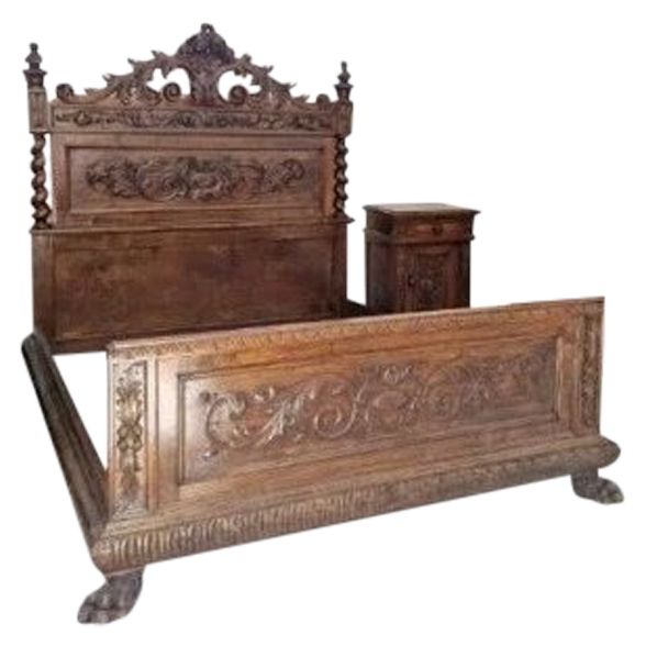 Ancien ensemble de chambre à coucher italien Reniassance en noyer