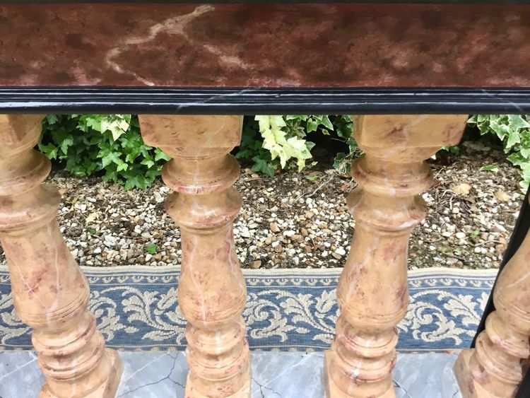 Balaustra in legno finto marmo