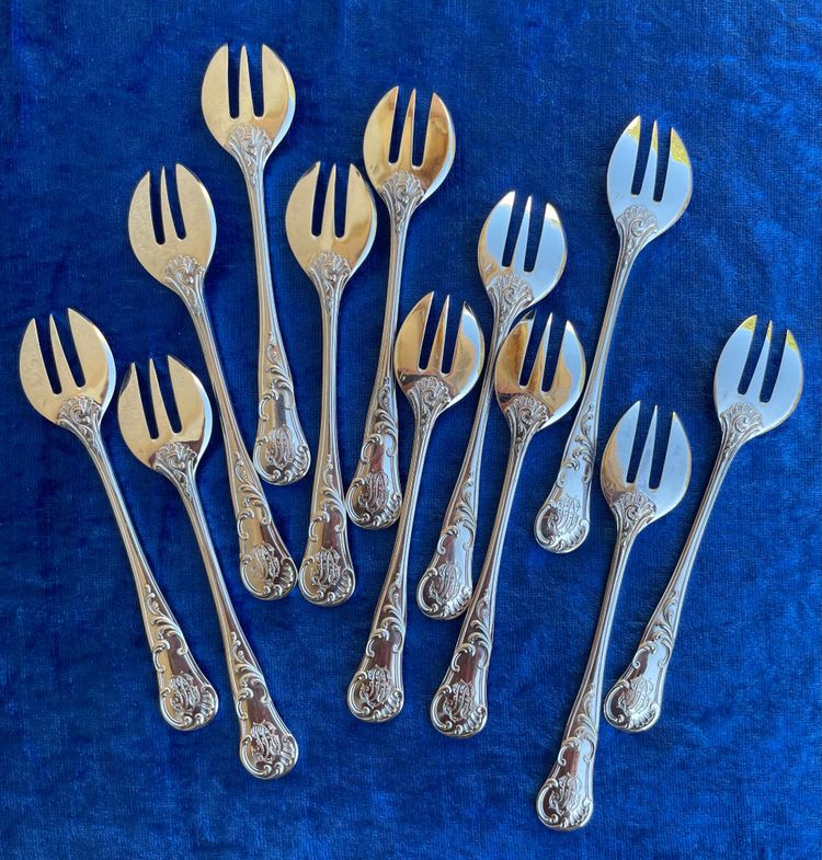 12 oyster forks.