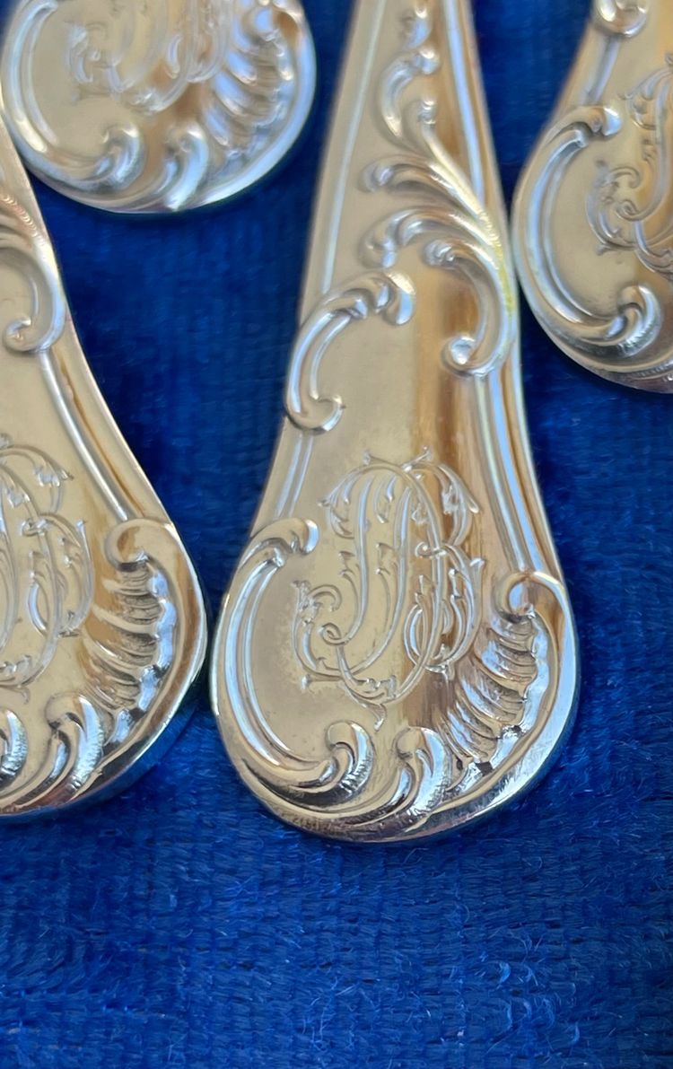 12 oyster forks.