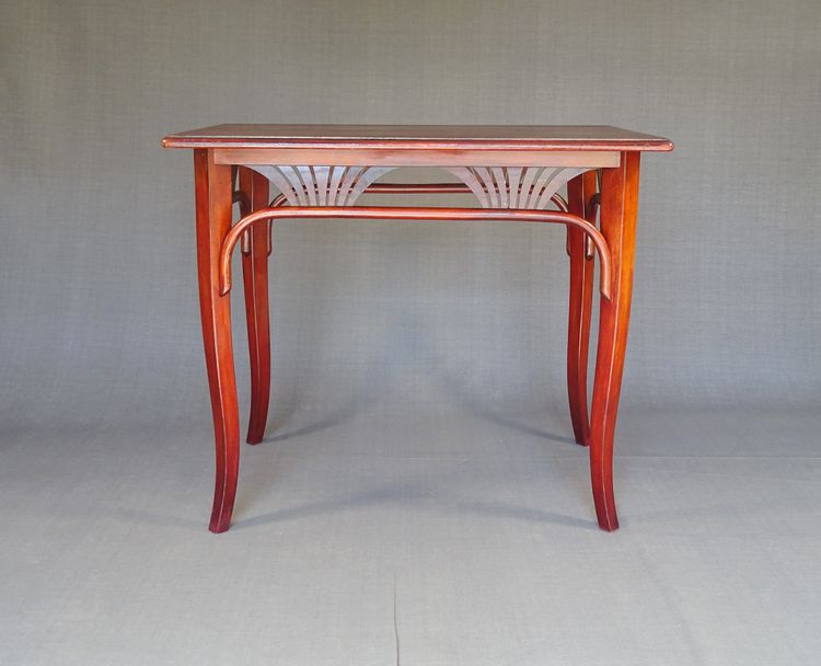 Table d'appoint THONET N°222 à palmettes, vers 1910 480,00 EUR