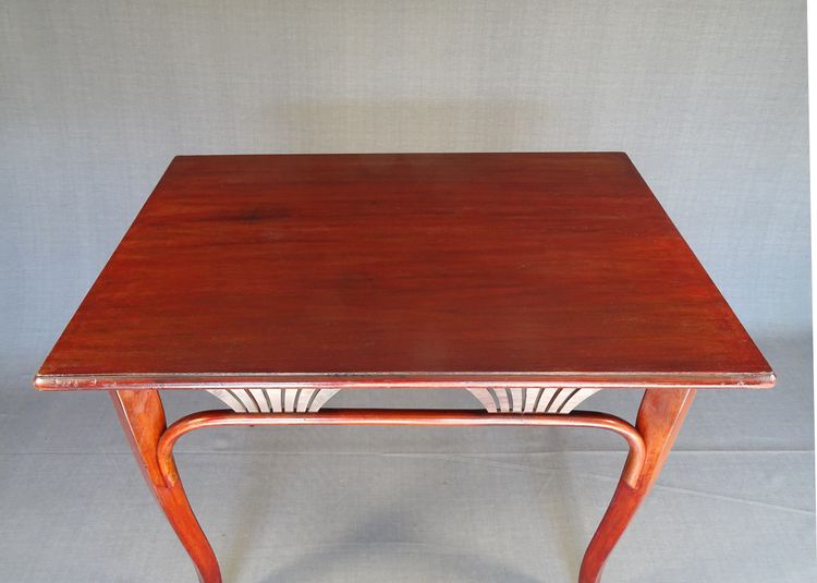 Table d'appoint THONET N°222 à palmettes, vers 1910 480,00 EUR