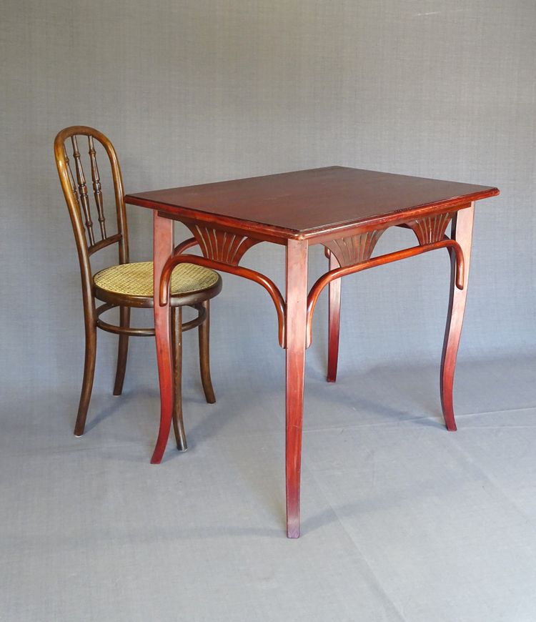Table d'appoint THONET N°222 à palmettes, vers 1910 480,00 EUR