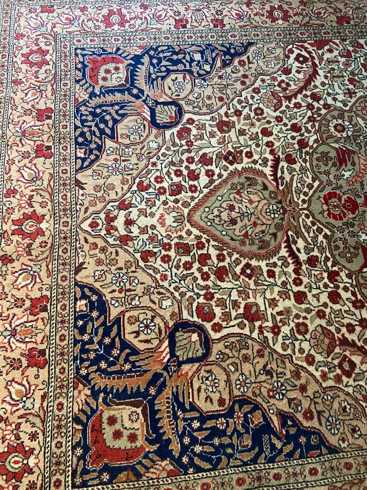 Large hand-knotted wool Persian Isfahan rug large central medallion richly decorated with flowers