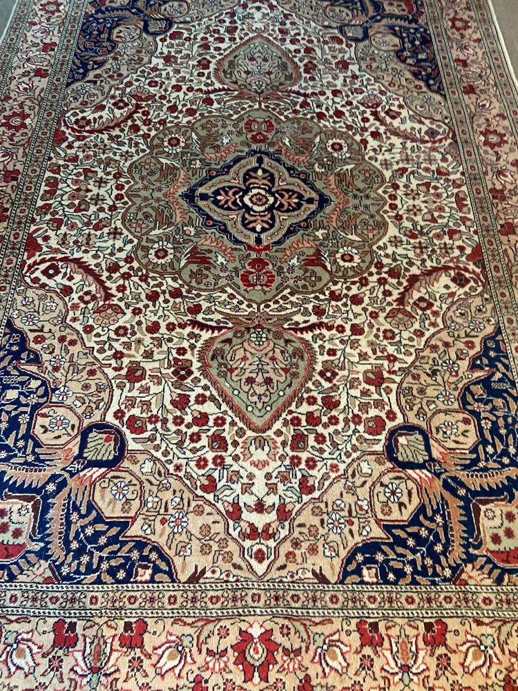 Large hand-knotted wool Persian Isfahan rug large central medallion richly decorated with flowers