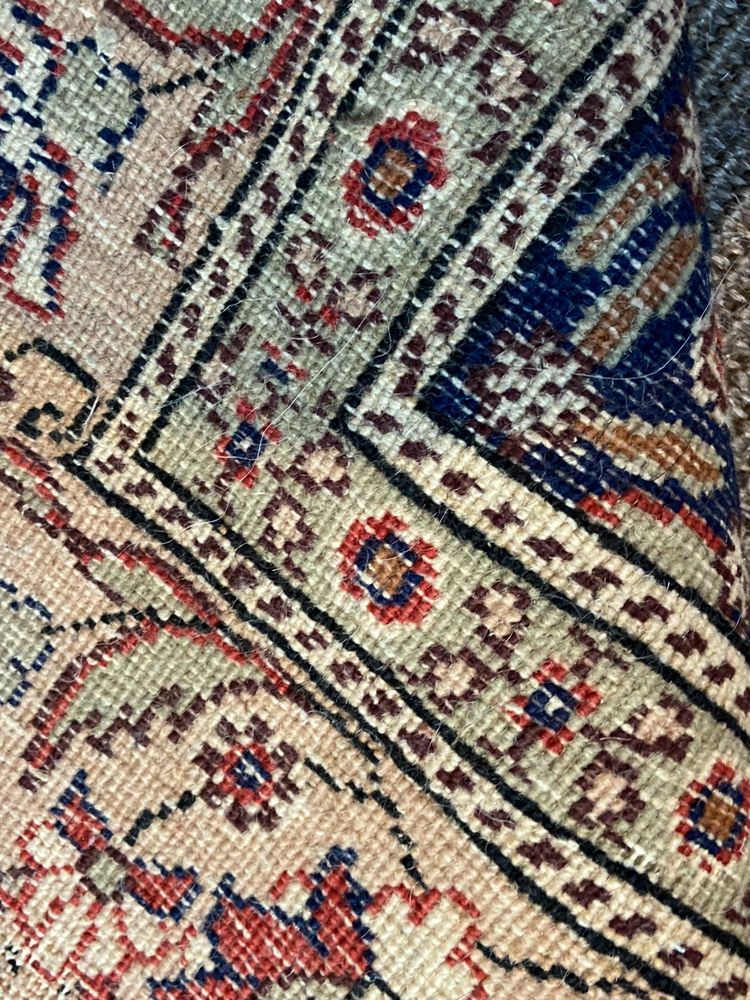 Large hand-knotted wool Persian Isfahan rug large central medallion richly decorated with flowers