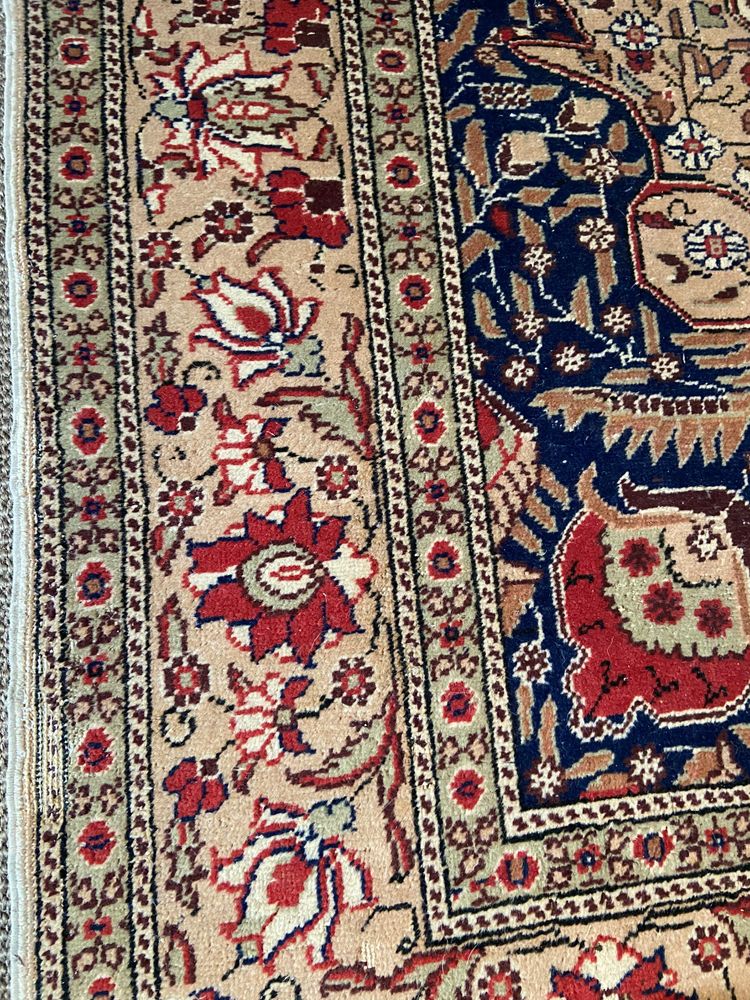 Large hand-knotted wool Persian Isfahan rug large central medallion richly decorated with flowers