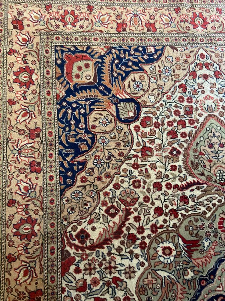 Large hand-knotted wool Persian Isfahan rug large central medallion richly decorated with flowers