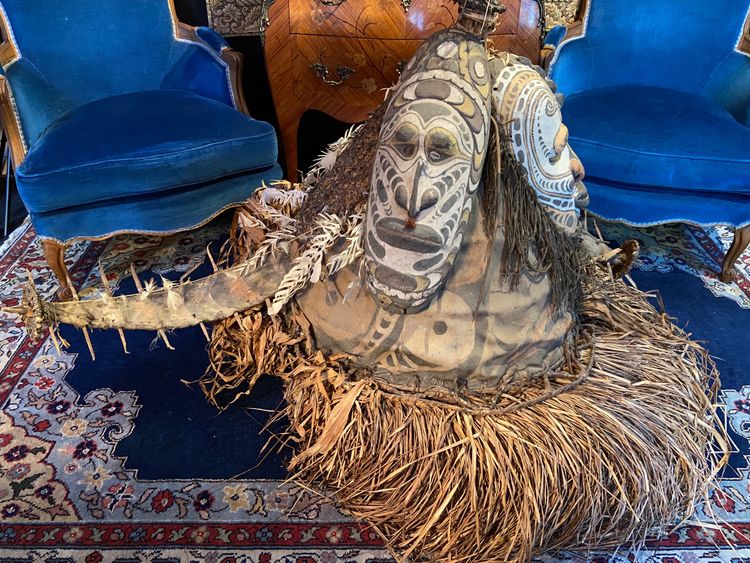Maschera a elmo conico rituale del fuoco di Baining Sepik Papua, molto impressionante