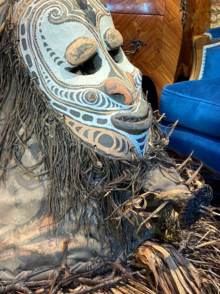 Maschera a elmo conico rituale del fuoco di Baining Sepik Papua, molto impressionante