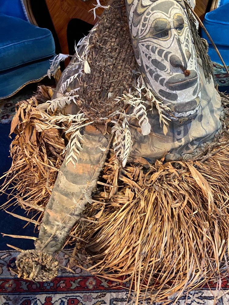 Maschera a elmo conico rituale del fuoco di Baining Sepik Papua, molto impressionante