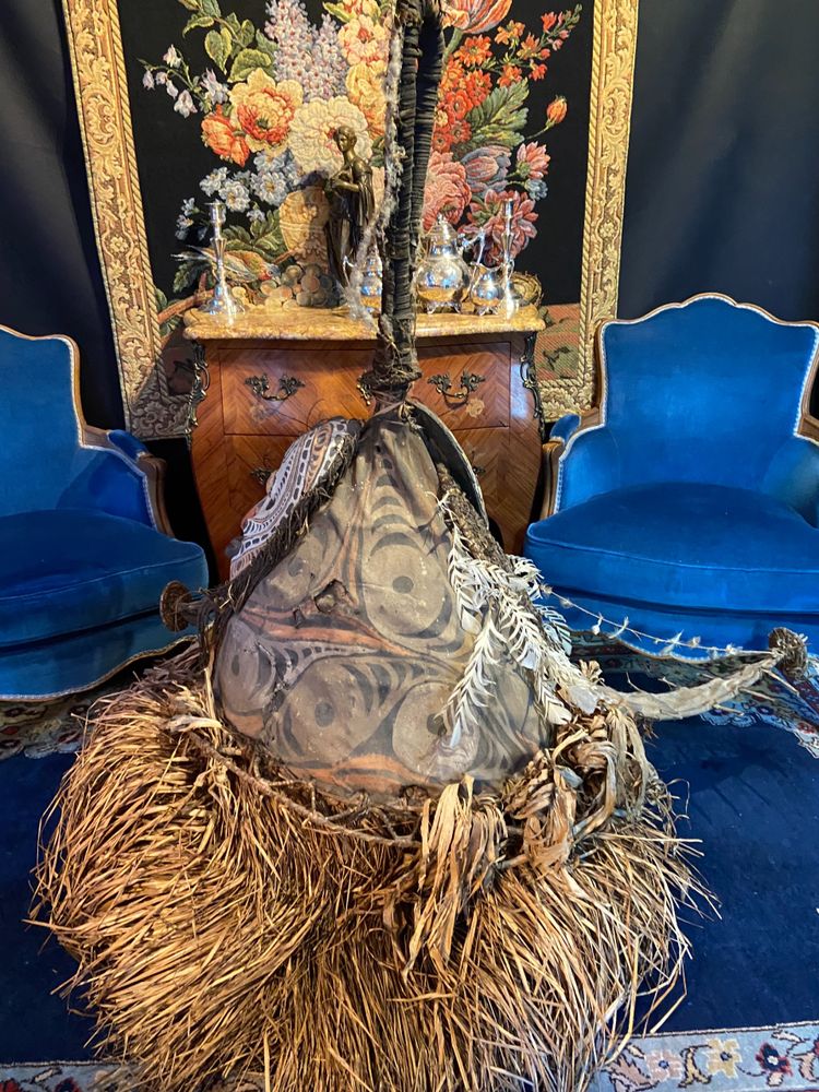 Maschera a elmo conico rituale del fuoco di Baining Sepik Papua, molto impressionante