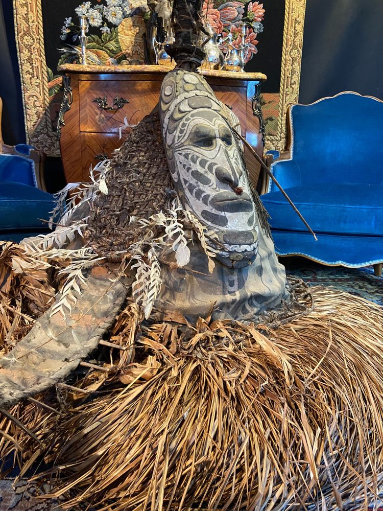 Maschera a elmo conico rituale del fuoco di Baining Sepik Papua, molto impressionante