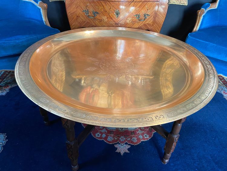 Couchtisch sehr große Platte spanisch-maurische Bronze Ziselierungsdekor 100 cm