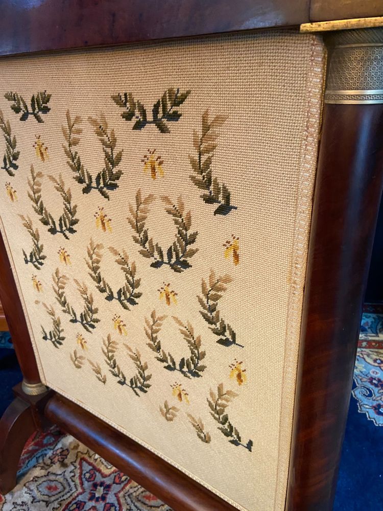 Fire screen mahogany ornaments bronze tapestry Empire crown