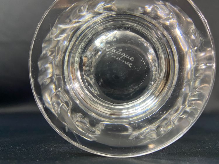 Vase on pedestal with foliage decoration signed LALIQUE Saint-Cloud possible pair