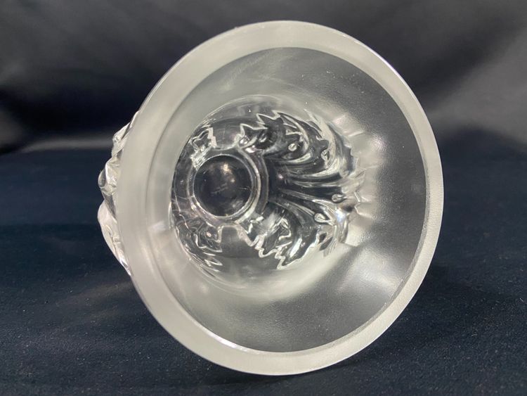 Vase on pedestal with foliage decoration signed LALIQUE Saint-Cloud possible pair