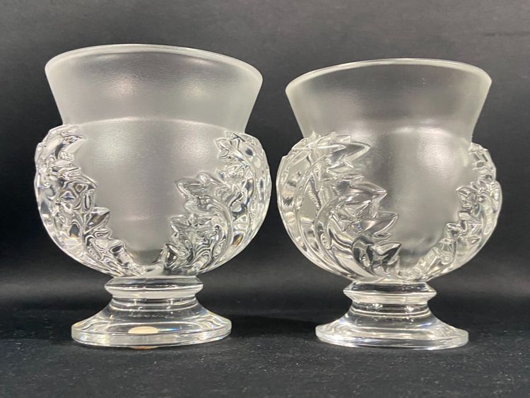 Vase on pedestal with foliage decoration signed LALIQUE Saint-Cloud possible pair