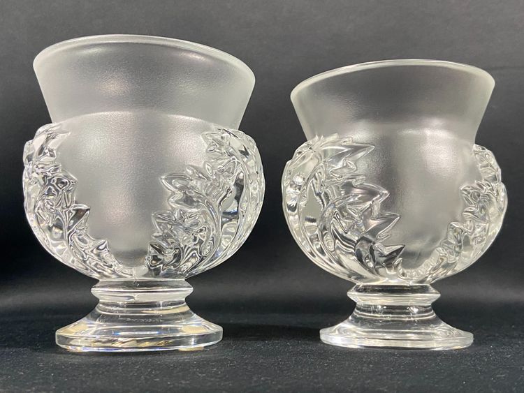 Vase on pedestal with foliage decoration signed LALIQUE Saint-Cloud possible pair