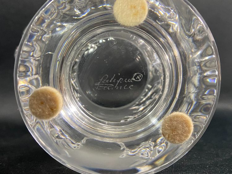 Vase on pedestal with foliage decoration signed LALIQUE Saint-Cloud possible pair