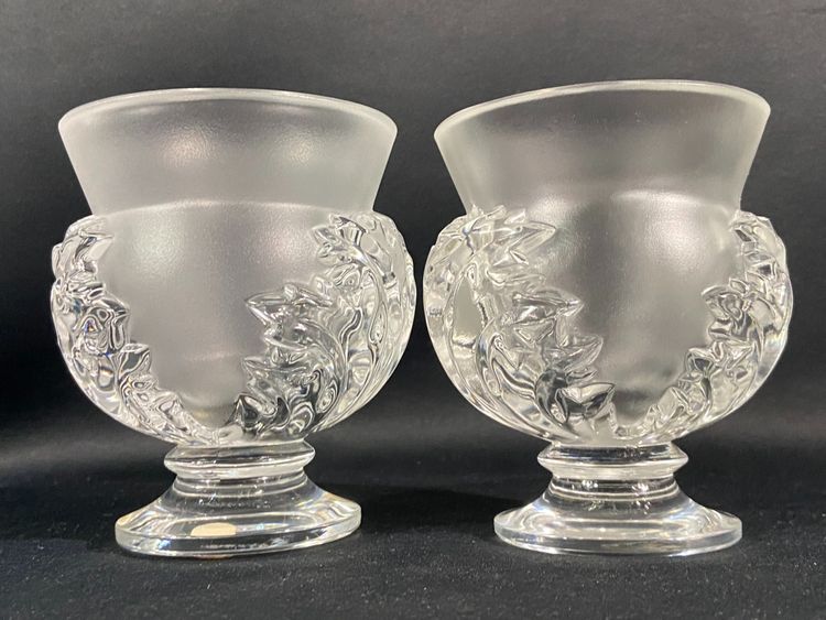 Vase on pedestal with foliage decoration signed LALIQUE Saint-Cloud possible pair