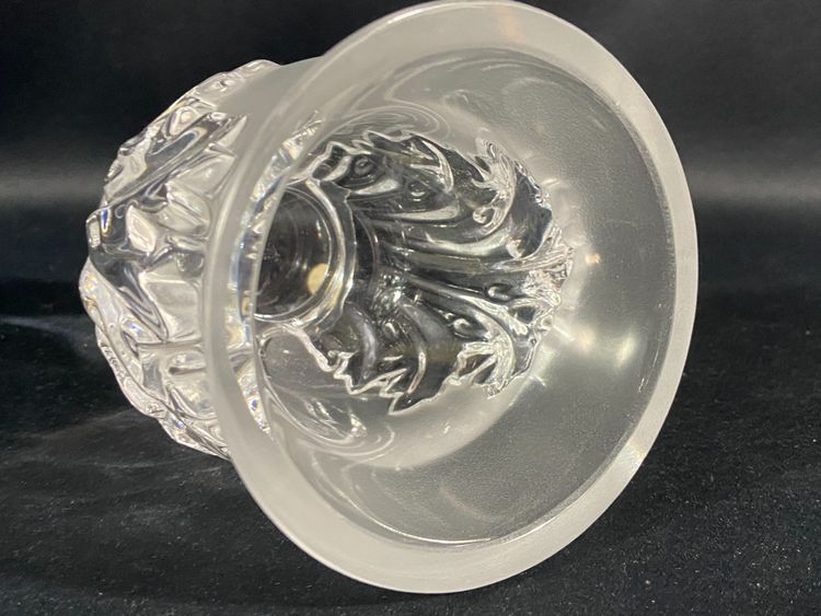 Vase on pedestal with foliage decoration signed LALIQUE Saint-Cloud possible pair