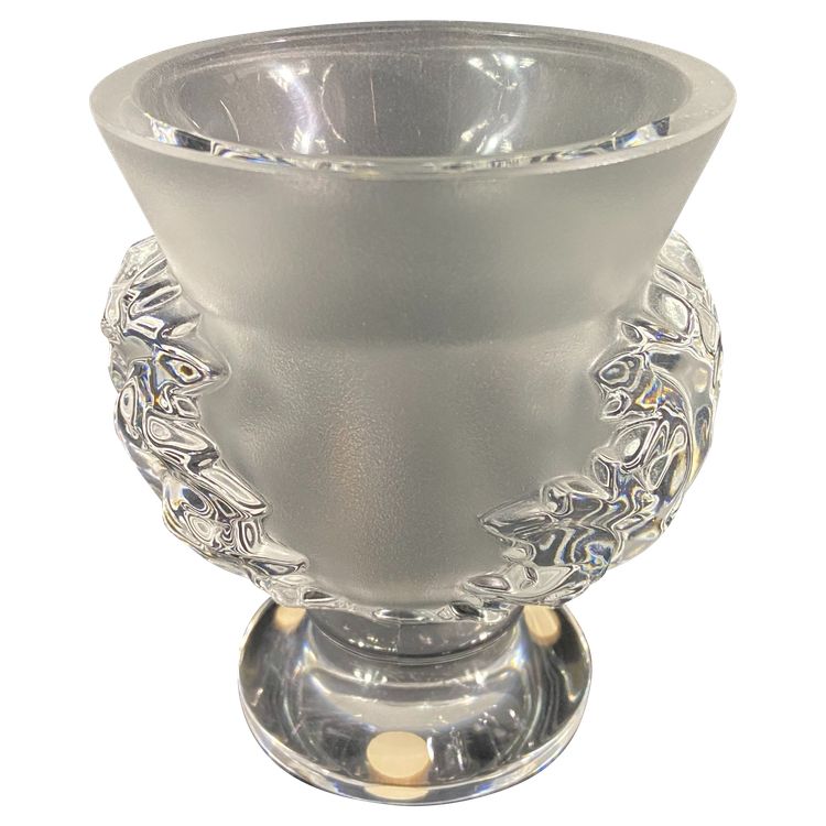 Vase on pedestal with foliage decoration signed LALIQUE Saint-Cloud possible pair