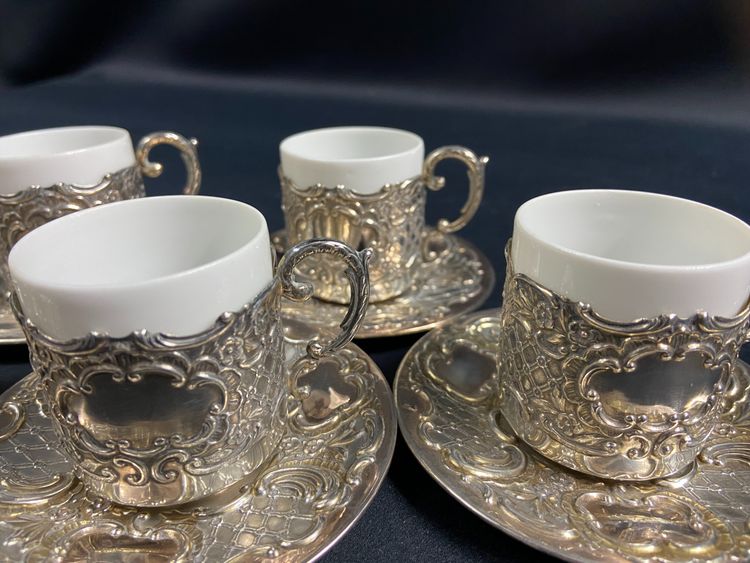 Suite di 6 coppe e 6 piattini in argento massiccio in stile Regency