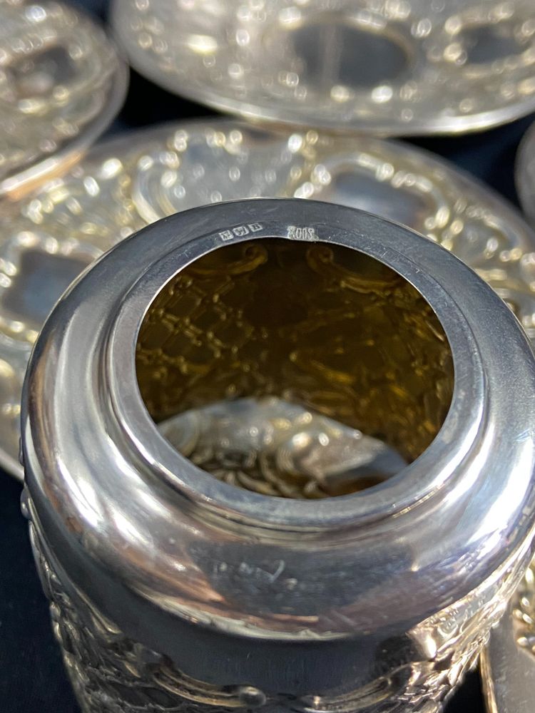 Suite di 6 coppe e 6 piattini in argento massiccio in stile Regency