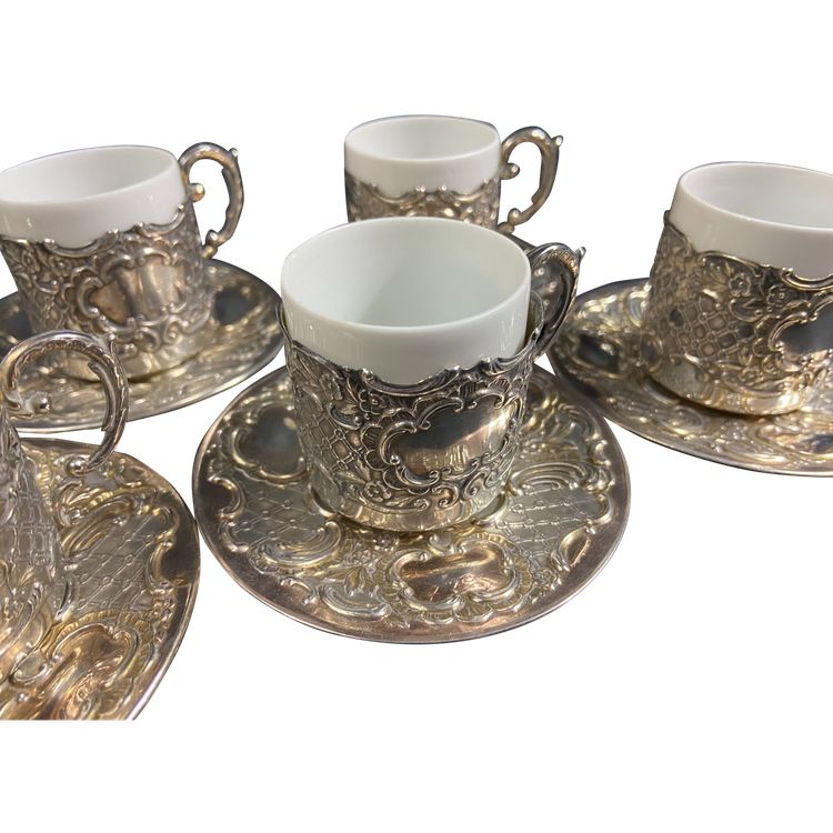 Suite di 6 coppe e 6 piattini in argento massiccio in stile Regency
