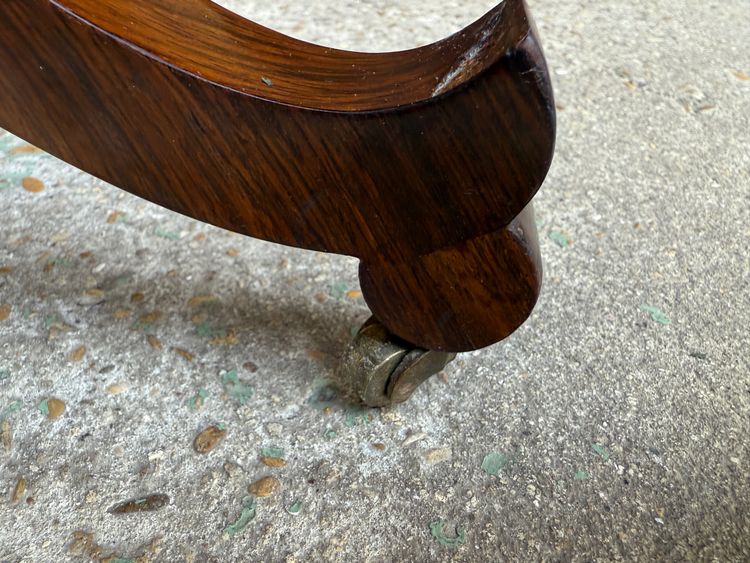 Tavolo con piedistallo d'epoca Carlo X in palissandro e intarsio di legno chiaro