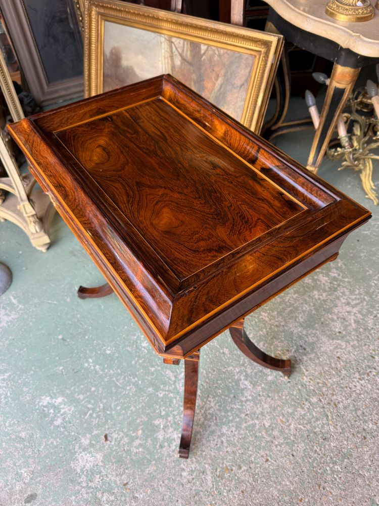 Tavolo con piedistallo d'epoca Carlo X in palissandro e intarsio di legno chiaro