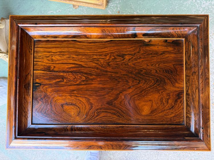 Tavolo con piedistallo d'epoca Carlo X in palissandro e intarsio di legno chiaro
