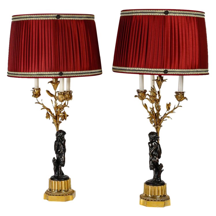 Paire de candélabres de style Louis XVI en bronze à décor de Faunes, montés en lampes