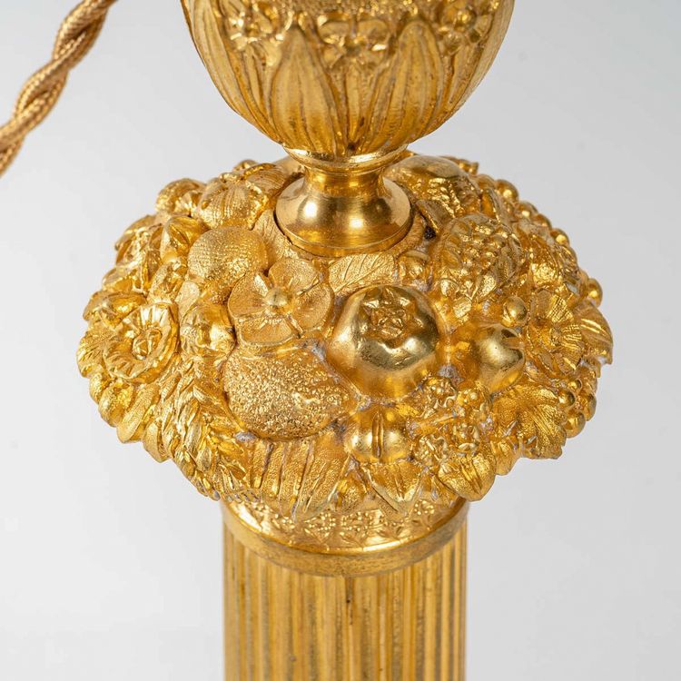 Paire de Flambeaux d’Époque Restauration en Bronze Finement Ciselé et Doré Montés en Lampes