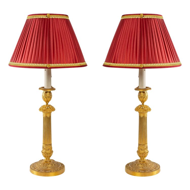 Paire de Flambeaux d’Époque Restauration en Bronze Finement Ciselé et Doré Montés en Lampes