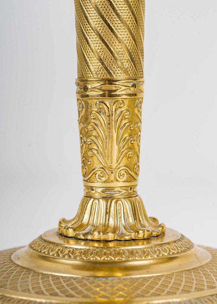 Paire de flambeaux d’époque Restauration en bronze ciselé et doré montés en lampes vers 1830