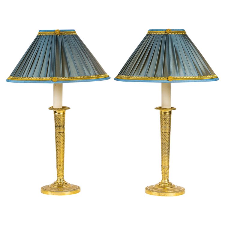 Paire de flambeaux d’époque Restauration en bronze ciselé et doré montés en lampes vers 1830