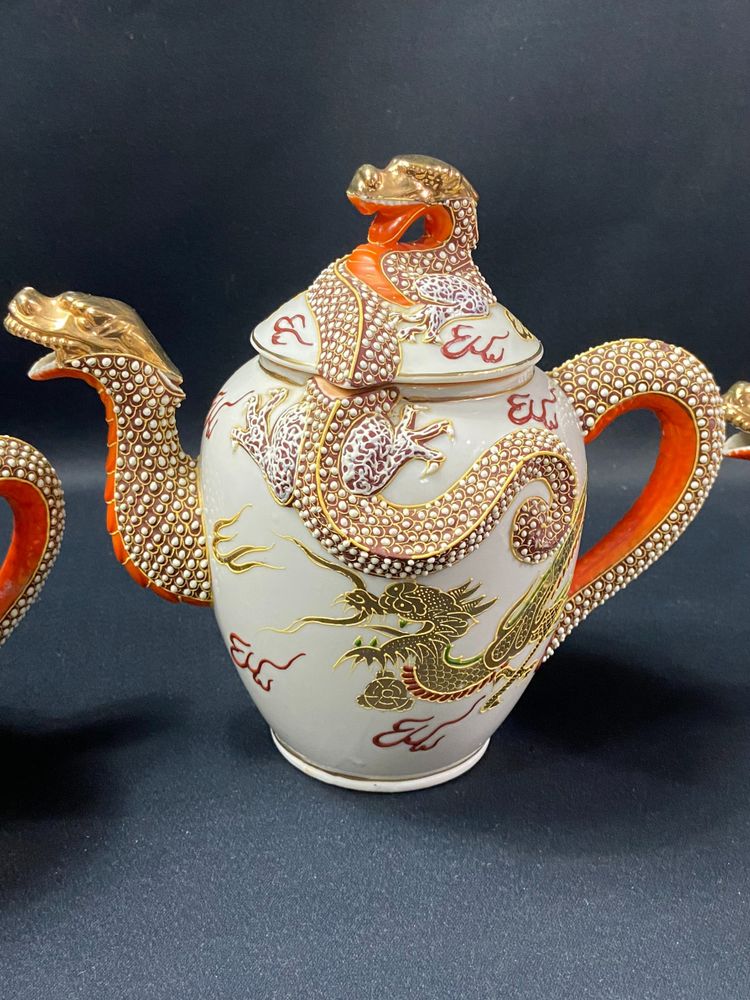 Servizio da tè in porcellana giapponese Satsuma con decorazione di draghi e geishe in litofane