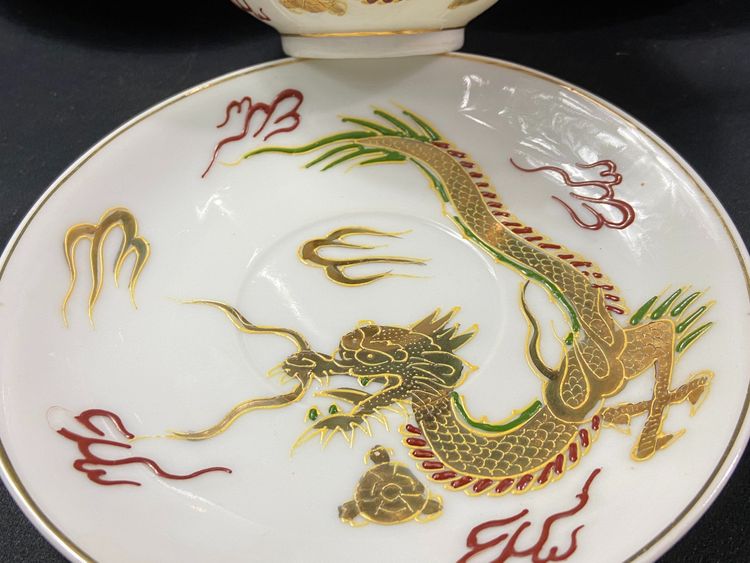 Servizio da tè in porcellana giapponese Satsuma con decorazione di draghi e geishe in litofane