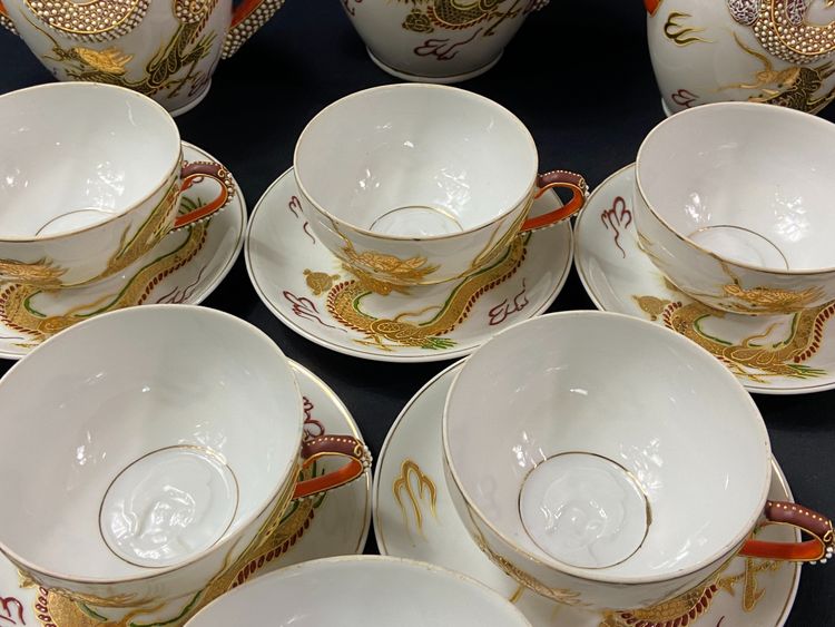 Servizio da tè in porcellana giapponese Satsuma con decorazione di draghi e geishe in litofane