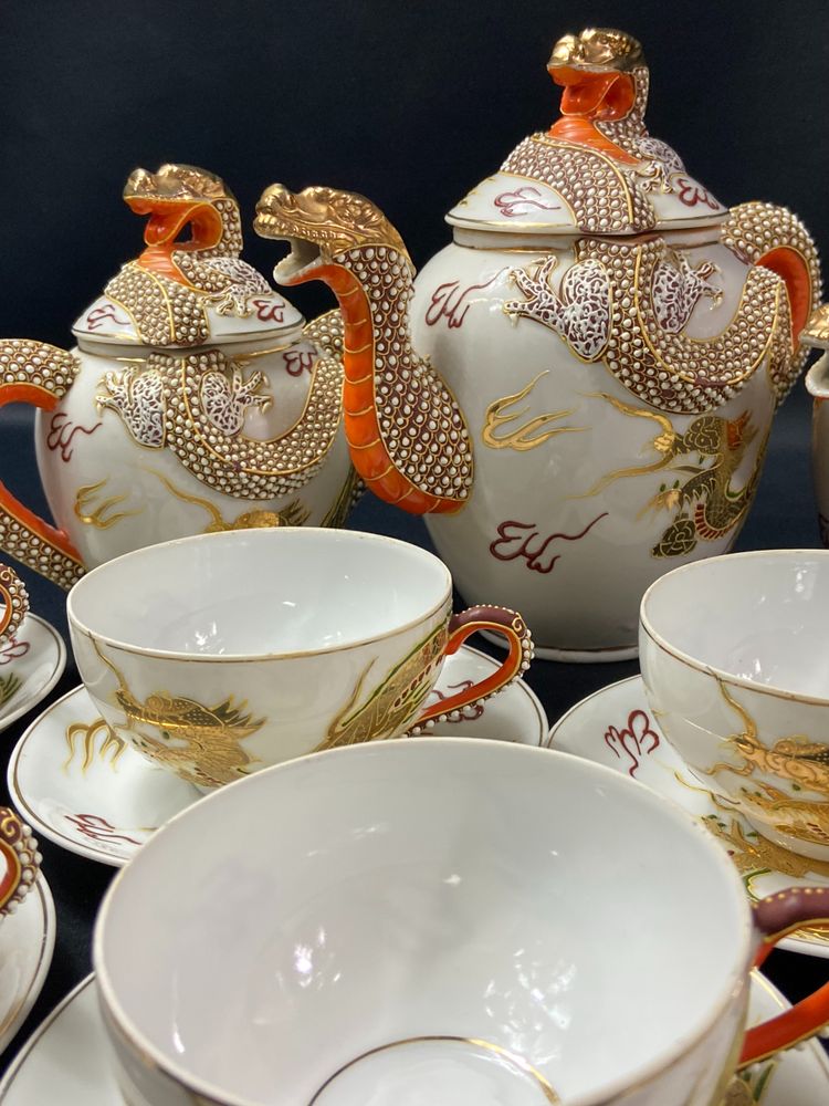 Servizio da tè in porcellana giapponese Satsuma con decorazione di draghi e geishe in litofane