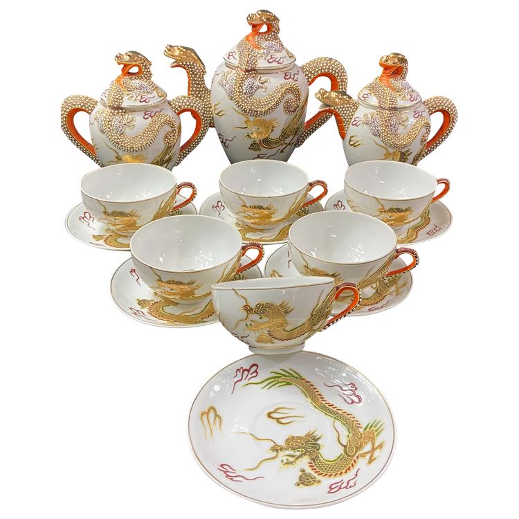 Servizio da tè in porcellana giapponese Satsuma con decorazione di draghi e geishe in litofane