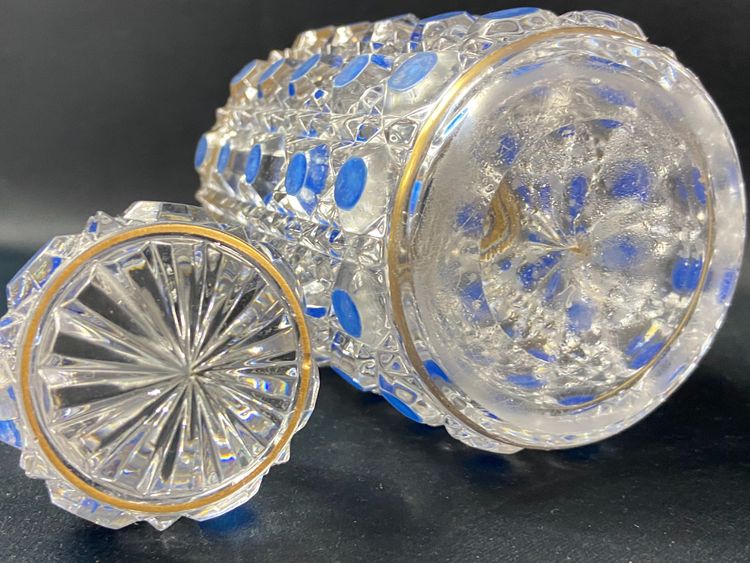 Bottiglia di profumo, fine XIX/inizio XX secolo, modello in cristallo BACCARAT, diamanti e pietre