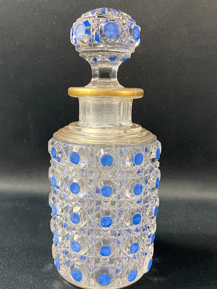 Bottiglia di profumo, fine XIX/inizio XX secolo, modello in cristallo BACCARAT, diamanti e pietre